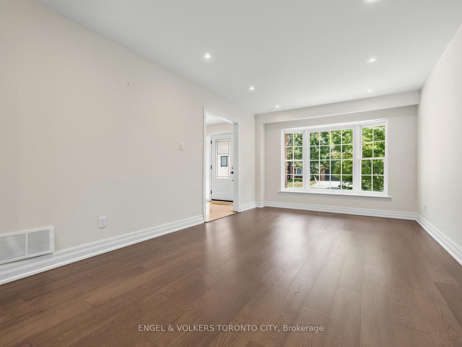 98 Golf Links Drive • Aurora, ON photo 22