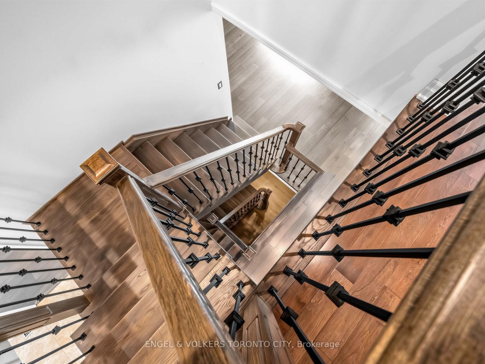 98 Golf Links Drive • Aurora, ON photo 34