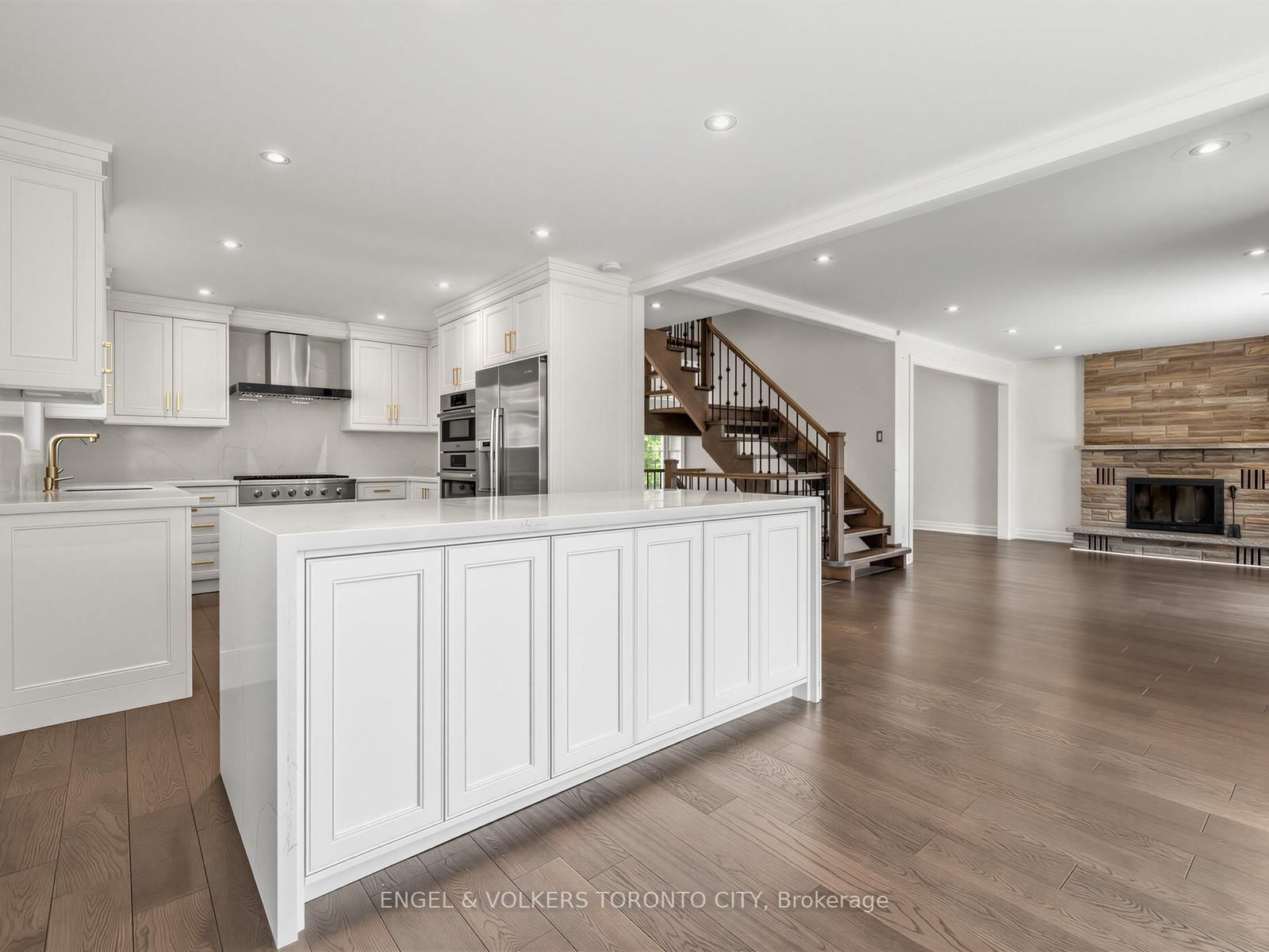 98 Golf Links Drive • Aurora, ON photo 9