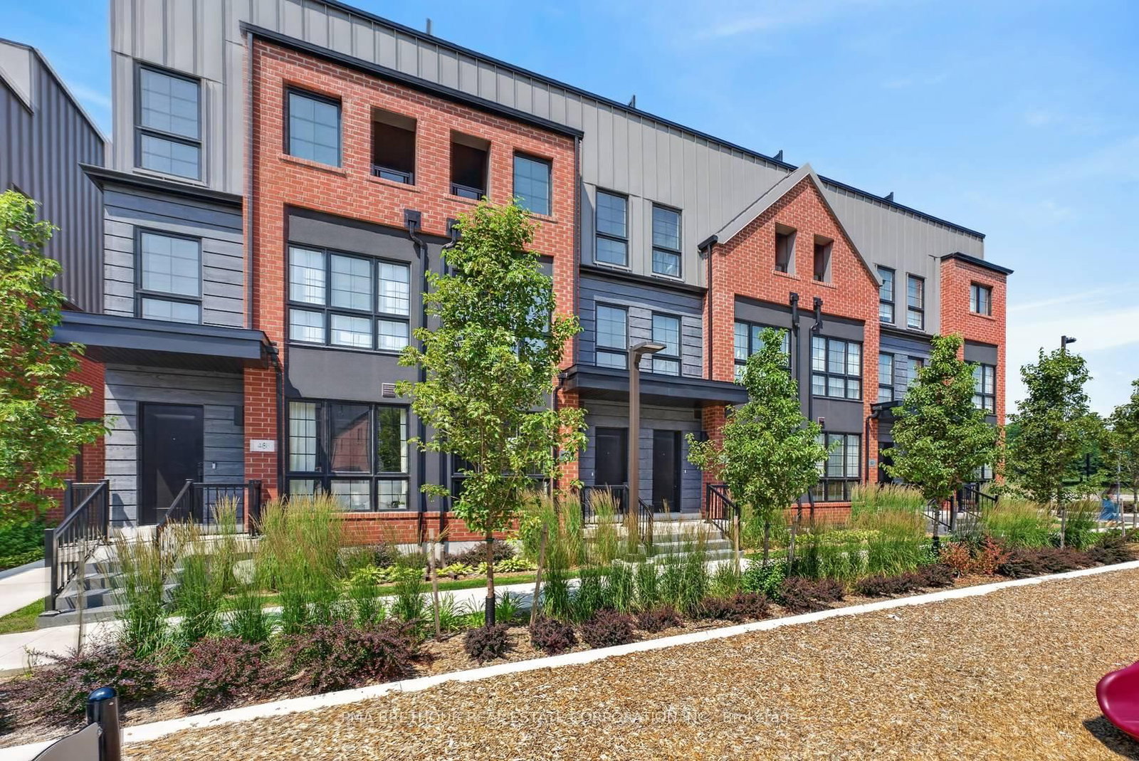 52 Burleigh Mews • Vaughan, ON photo 2
