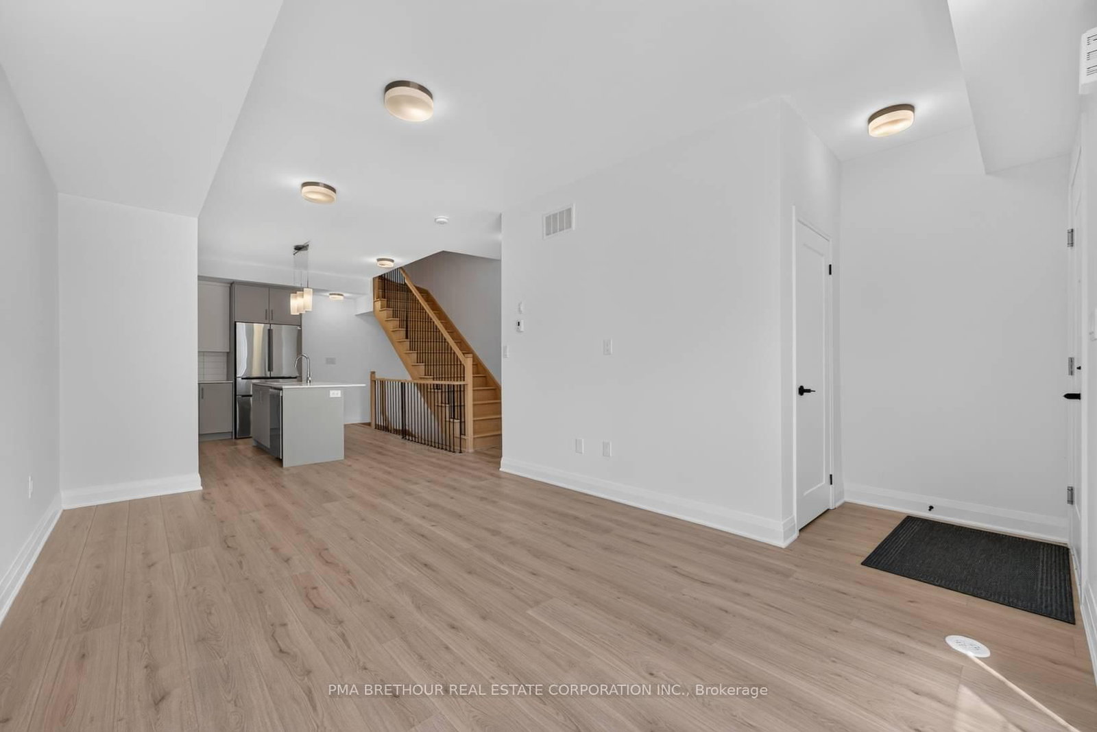 52 Burleigh Mews • Vaughan, ON photo 3