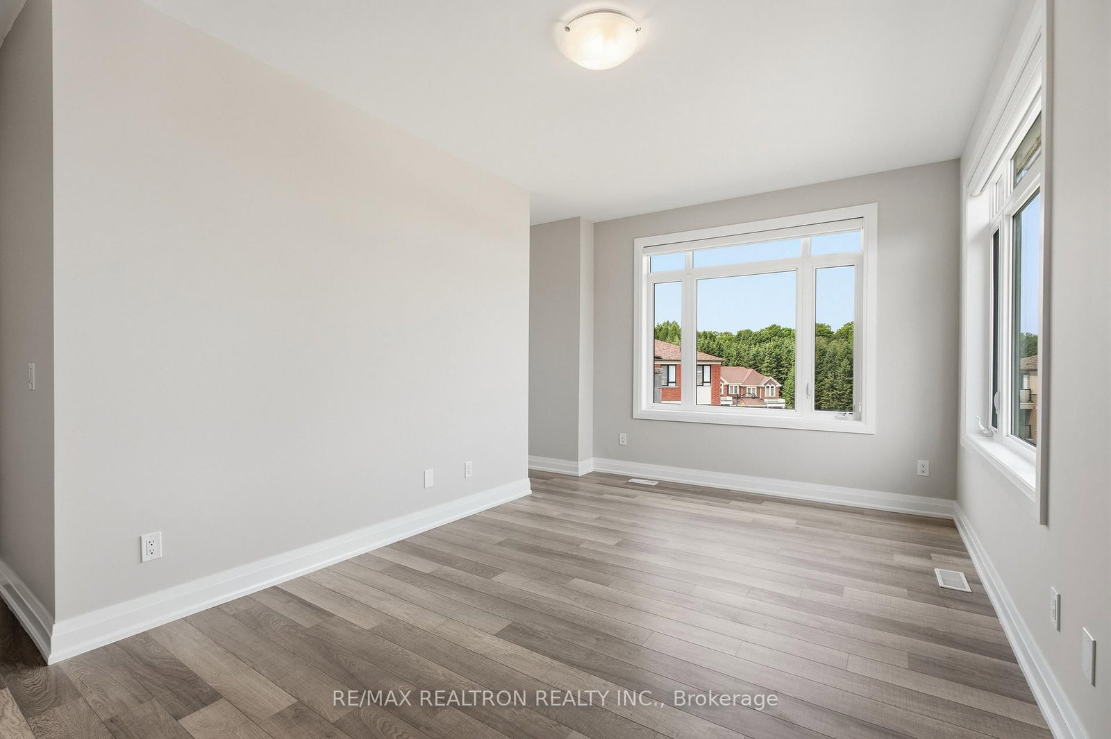 5 Sparks Street • Aurora, ON photo 41