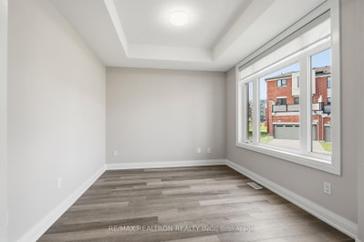5 Sparks Street • Aurora, ON photo 7