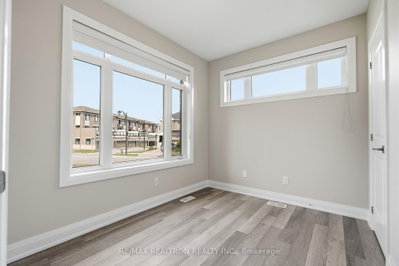 5 Sparks Street • Aurora, ON photo 9