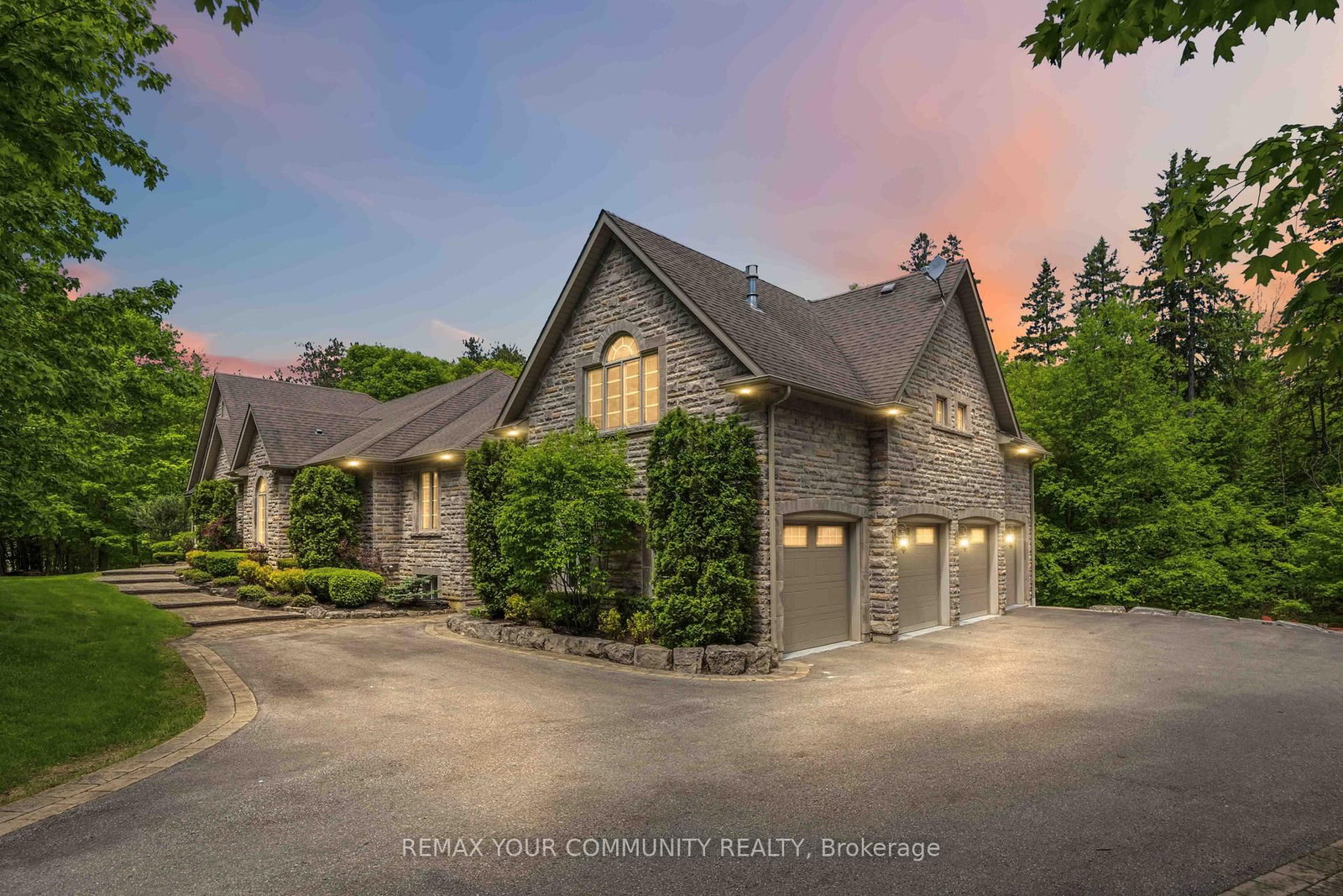 46 Lake Woods Drive • Whitchurch-Stouffville, ON photo 4