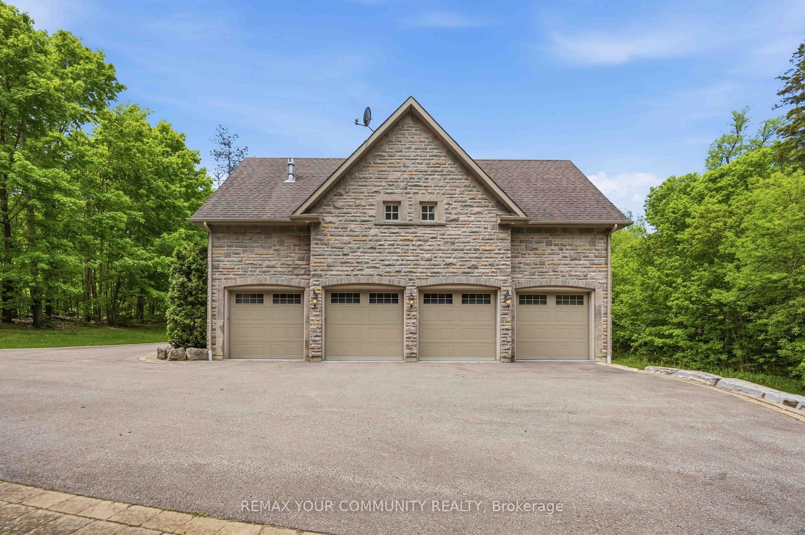 46 Lake Woods Drive • Whitchurch-Stouffville, ON photo 5