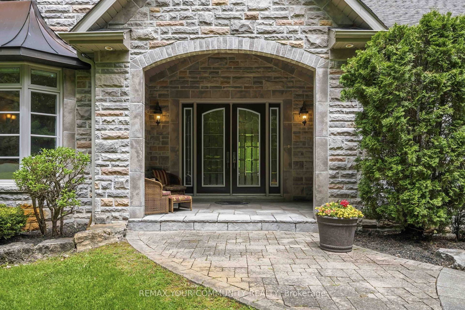 46 Lake Woods Drive • Whitchurch-Stouffville, ON photo 6