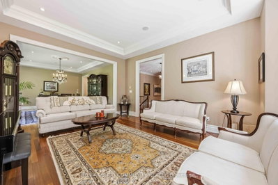 46 Lake Woods Drive • Whitchurch-Stouffville, ON photo 8