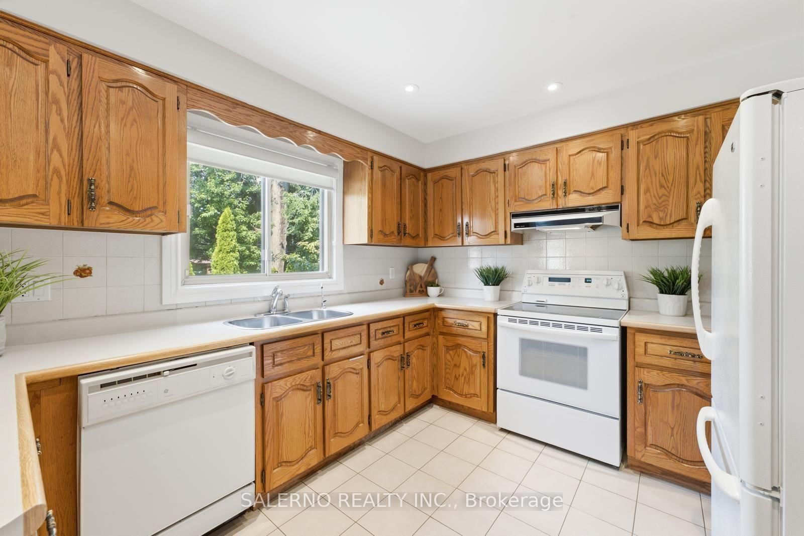 178 Wigwoss Drive • Vaughan, ON photo 16
