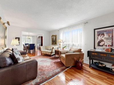 379 Manhattan Drive • Markham, ON photo 4