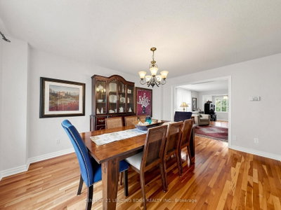 379 Manhattan Drive • Markham, ON photo 8