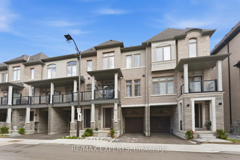 87 De La Roche Drive