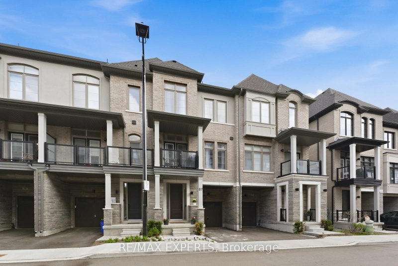 87 De La Roche Drive