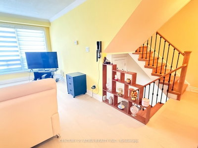 73 Stately Way • Markham, ON photo 5
