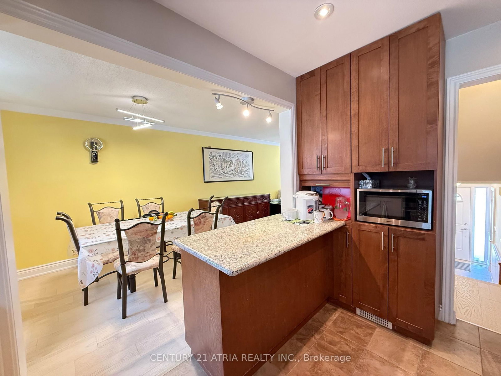 73 Stately Way • Markham, ON photo 8