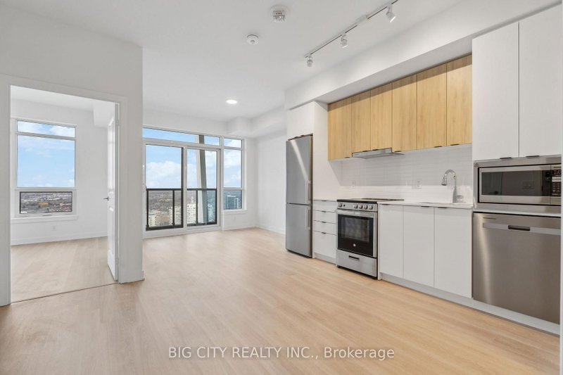 1206 - 50 Upper Mall Way