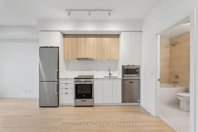 1206 - 50 Upper Mall Way