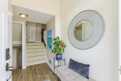 22 Village Green Lane • Bradford West Gwillimbury, ON photo 5