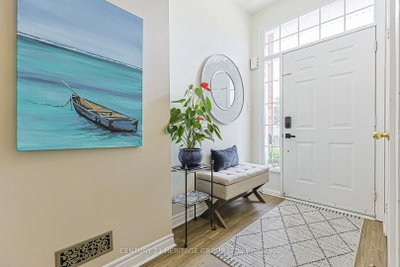 22 Village Green Lane • Bradford West Gwillimbury, ON photo 6