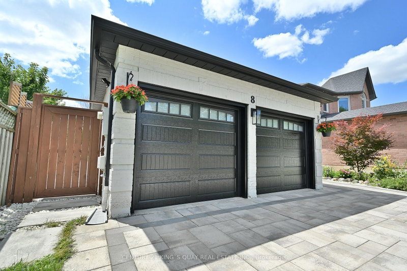 8 Major Elliot Court
