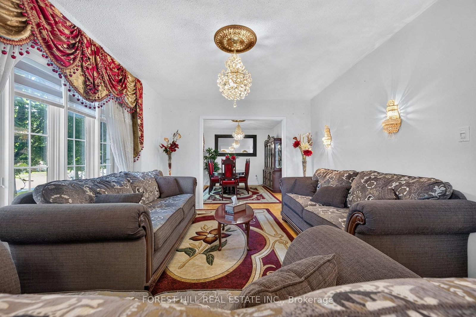 2 Ludford Drive • Richmond Hill, ON photo 8