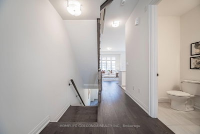 2 Silvermills Lane • Markham, ON photo 6