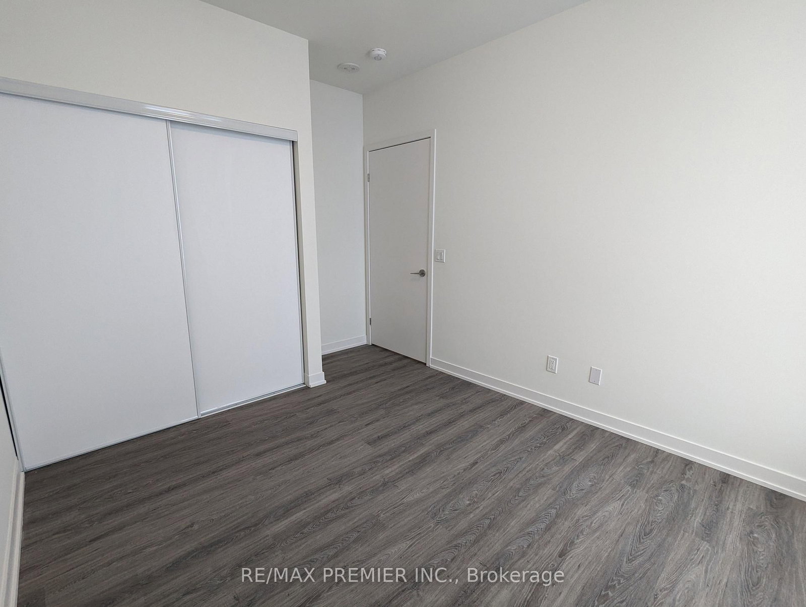 6 David Eyer Road • #811 • Richmond Hill, ON photo 10