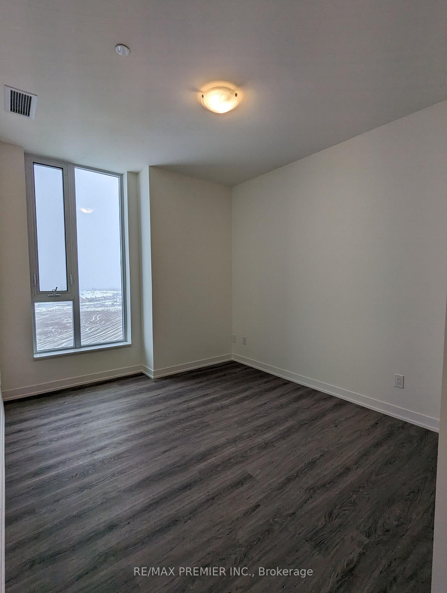 6 David Eyer Road • #811 • Richmond Hill, ON photo 11
