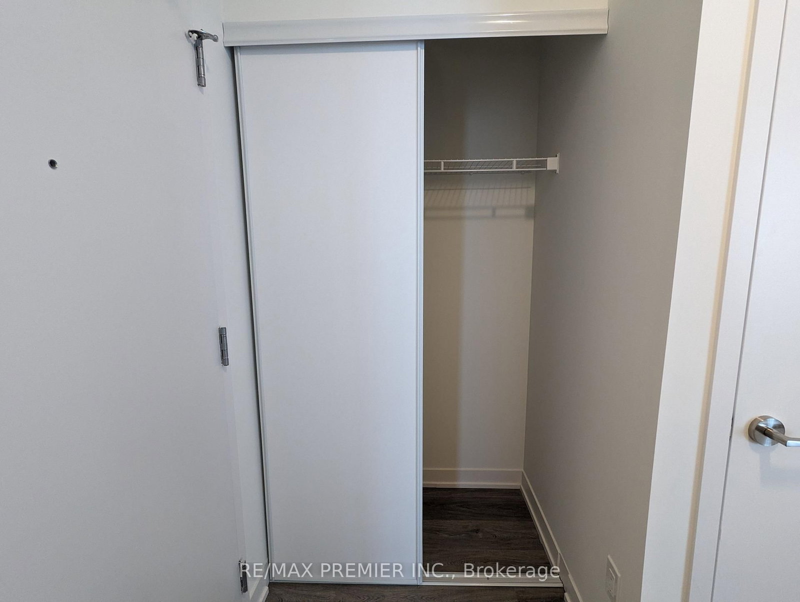 6 David Eyer Road • #811 • Richmond Hill, ON photo 12