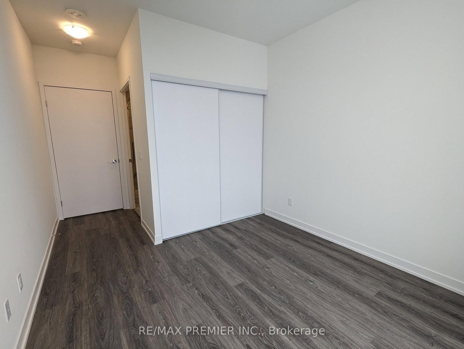 6 David Eyer Road • #811 • Richmond Hill, ON photo 14