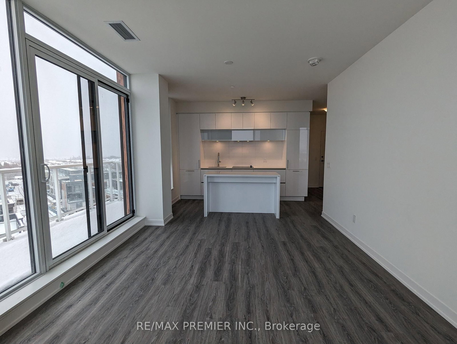 6 David Eyer Road • #811 • Richmond Hill, ON photo 9