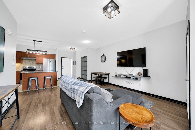 204 - 161 Wellington Street E