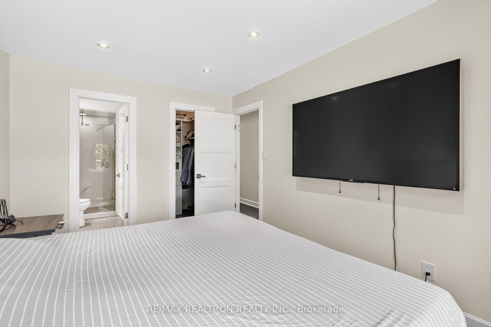 219 Bay Thorn Drive • Markham, ON photo 14
