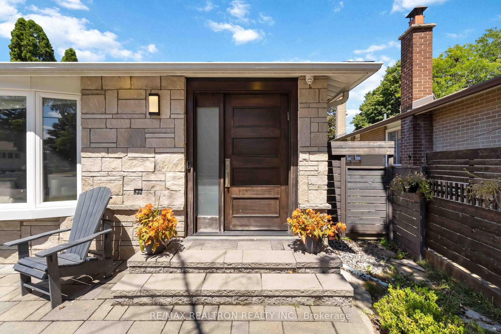219 Bay Thorn Drive • Markham, ON photo 3