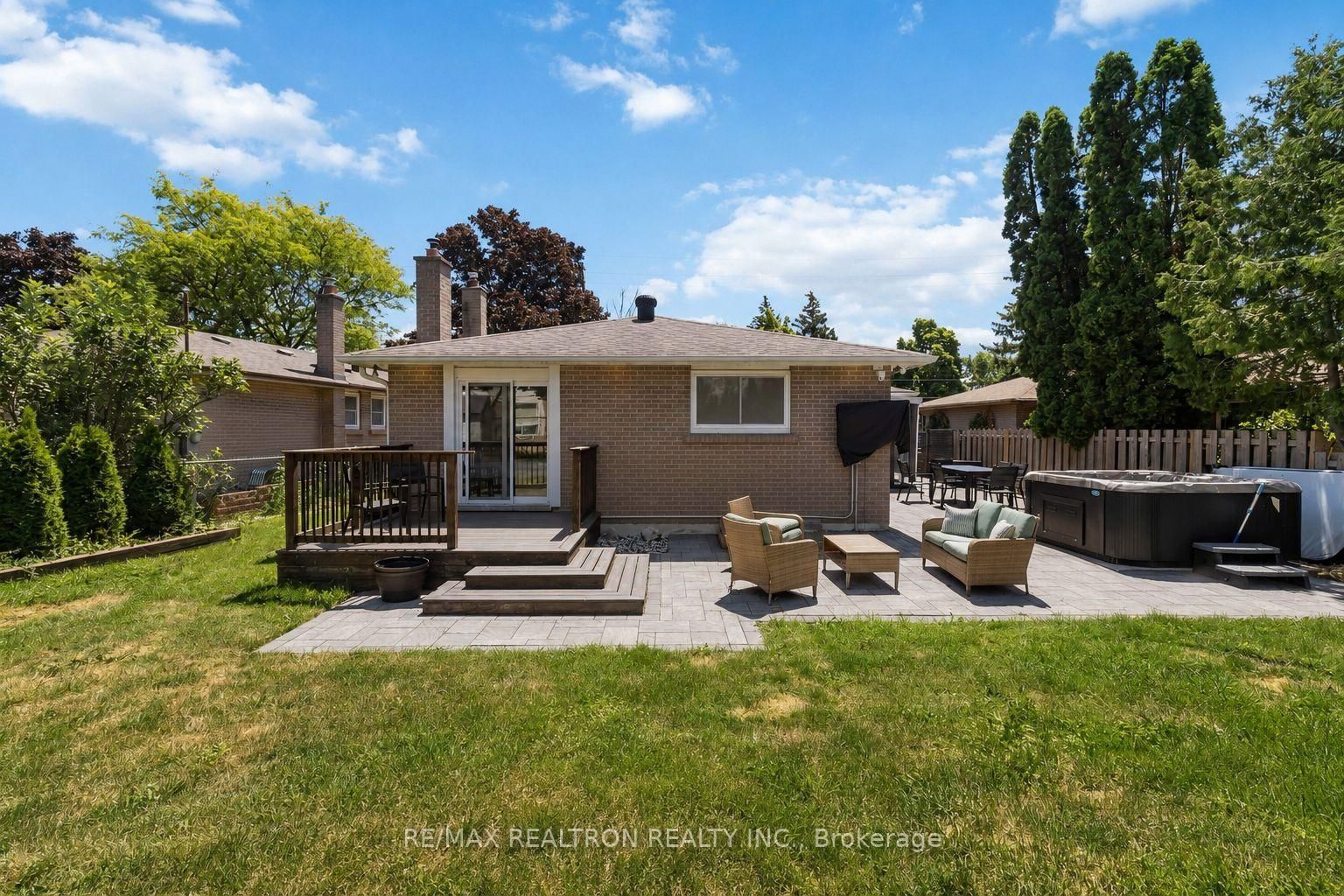 219 Bay Thorn Drive • Markham, ON photo 32