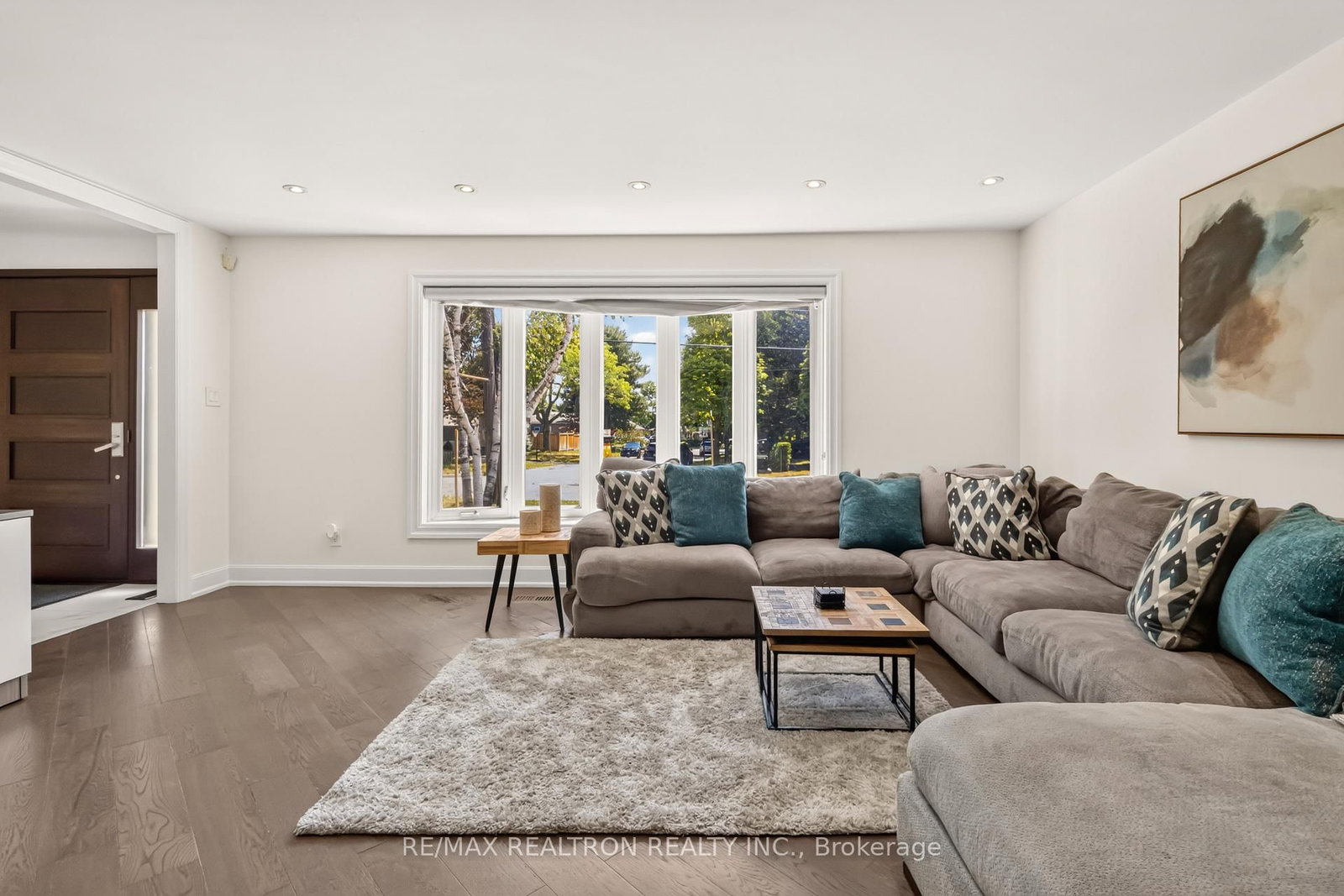 219 Bay Thorn Drive • Markham, ON photo 5