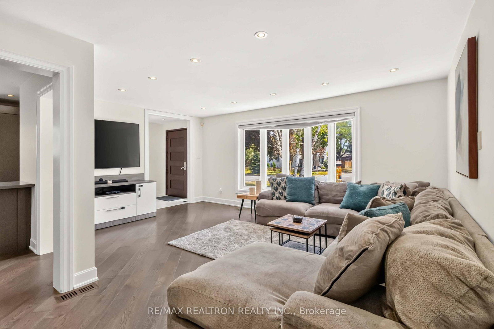219 Bay Thorn Drive • Markham, ON photo 6
