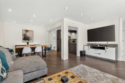 219 Bay Thorn Drive • Markham, ON photo 7