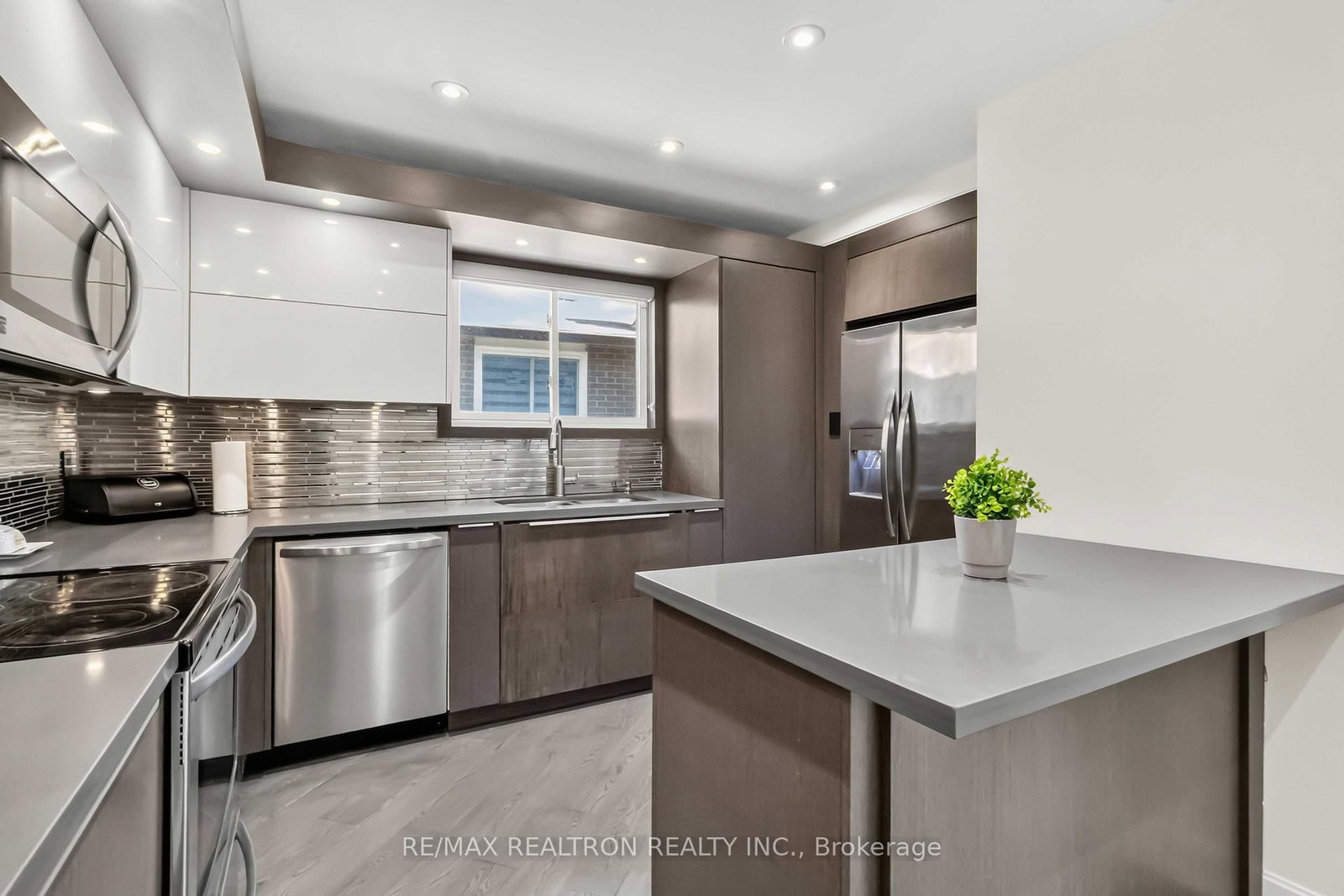 219 Bay Thorn Drive • Markham, ON photo 9