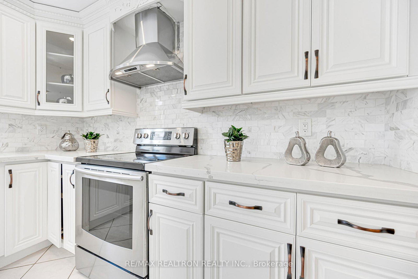 278 Bernard Avenue • Richmond Hill, ON photo 13