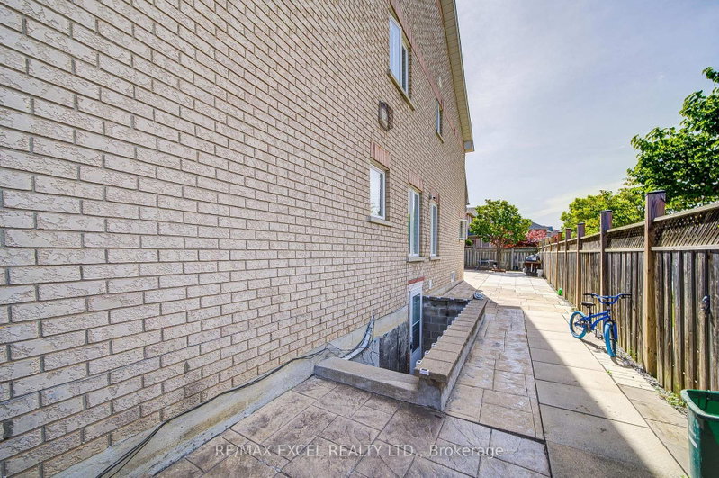BASEMENT - 13 Hepburn Street