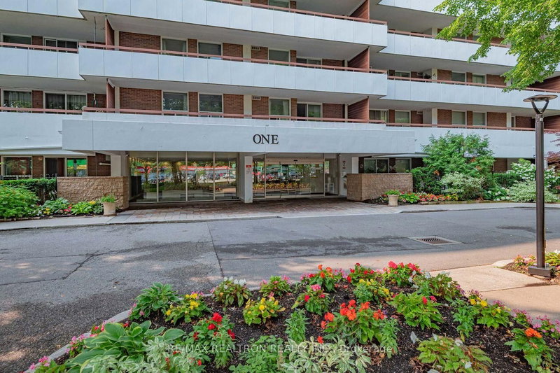 211 - 1 Royal Orchard Boulevard