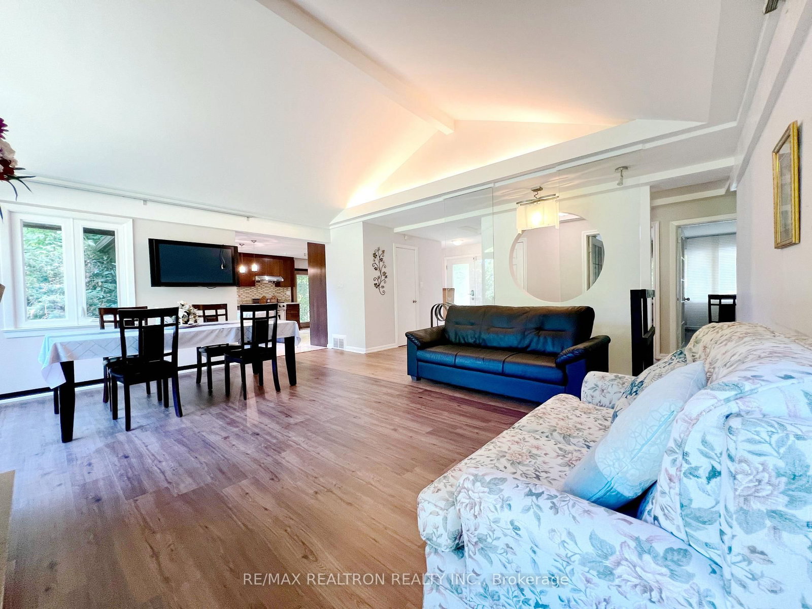 9563 Warden Avenue • Markham, ON photo 11