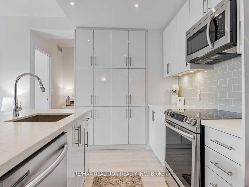 322 - 375 Sea Ray Avenue 5