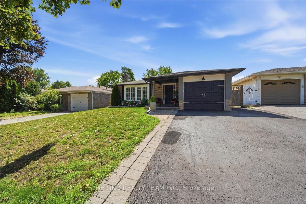 163 Orchard Heights Boulevard • Aurora, ON photo 4