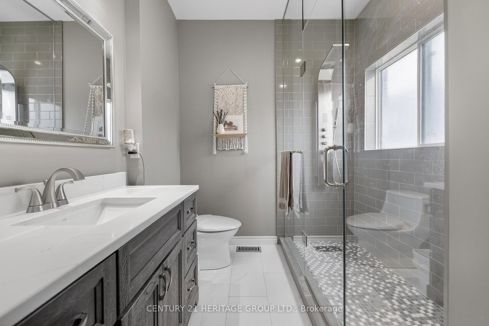 1858 Emerald Court • Innisfil, ON photo 19