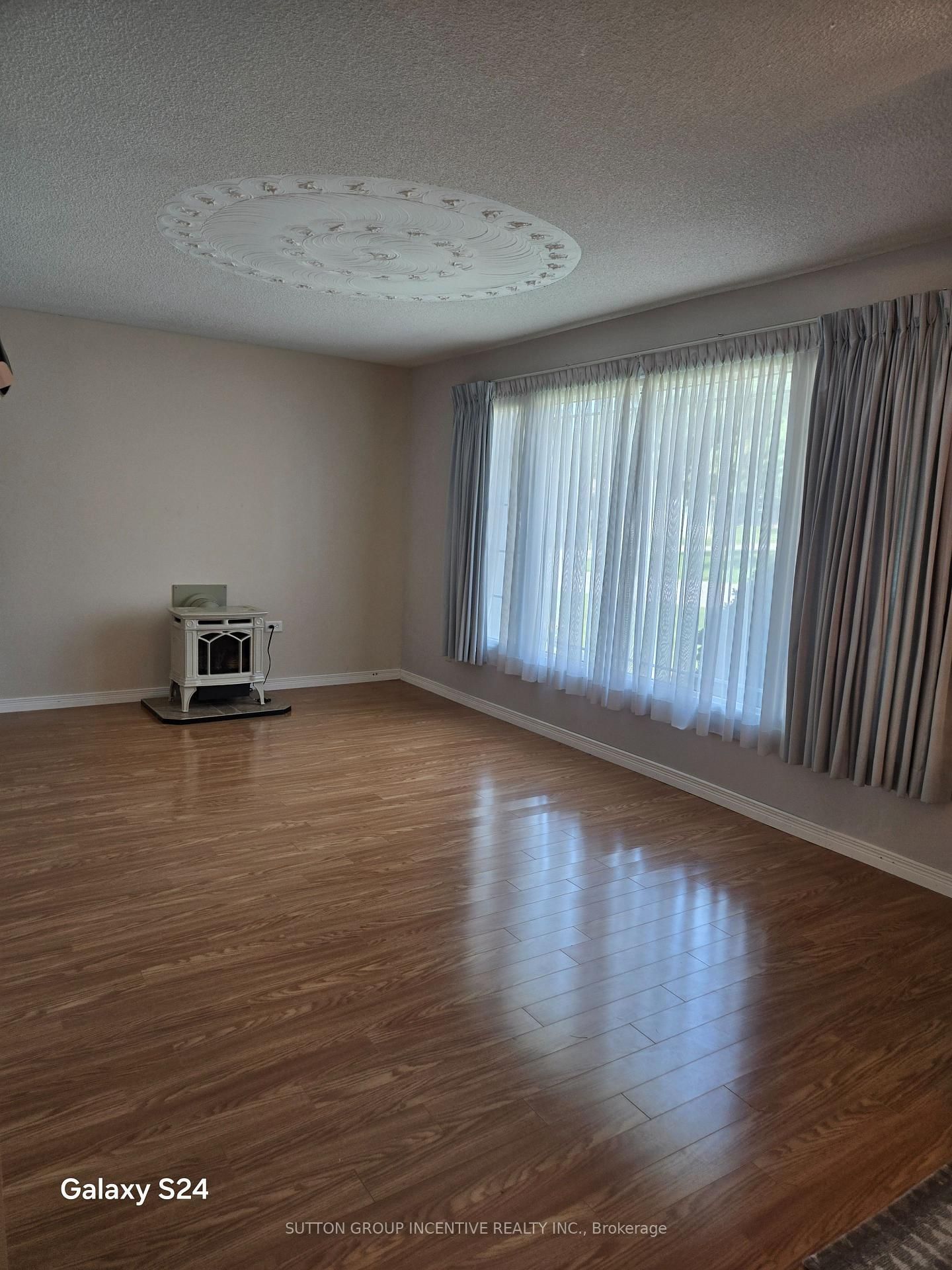 36 Weeping Willow Drive • Innisfil, ON photo 3