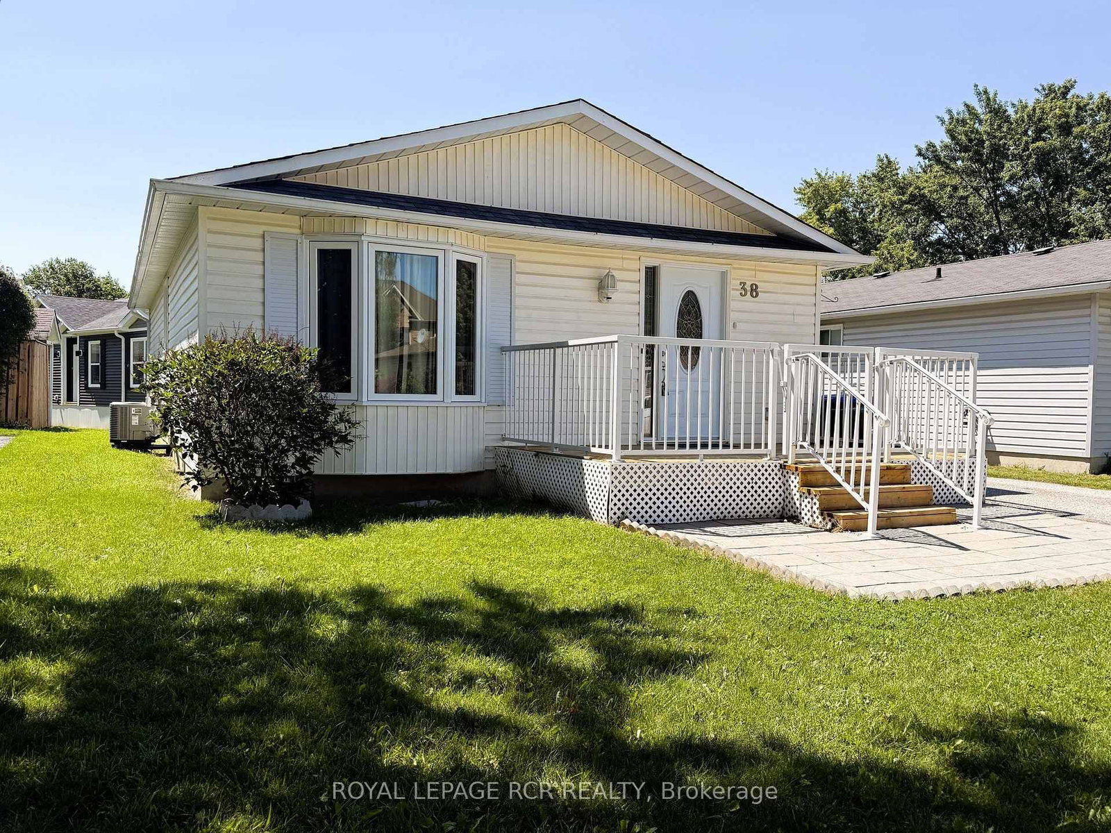 38 Royal Oak Drive • Innisfil, ON photo 8
