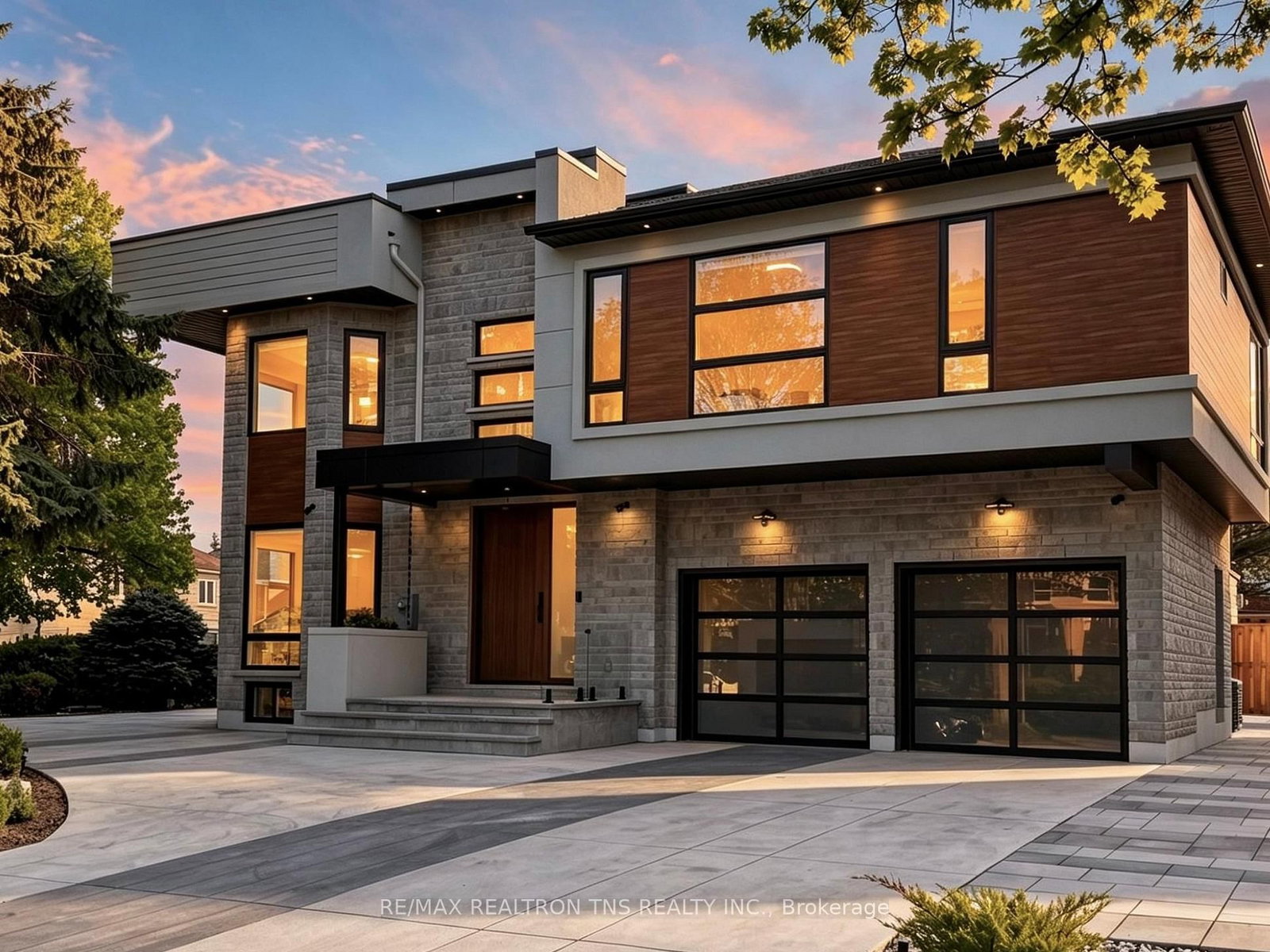 2 Eastgate Crescent • Richmond Hill, ON photo 1
