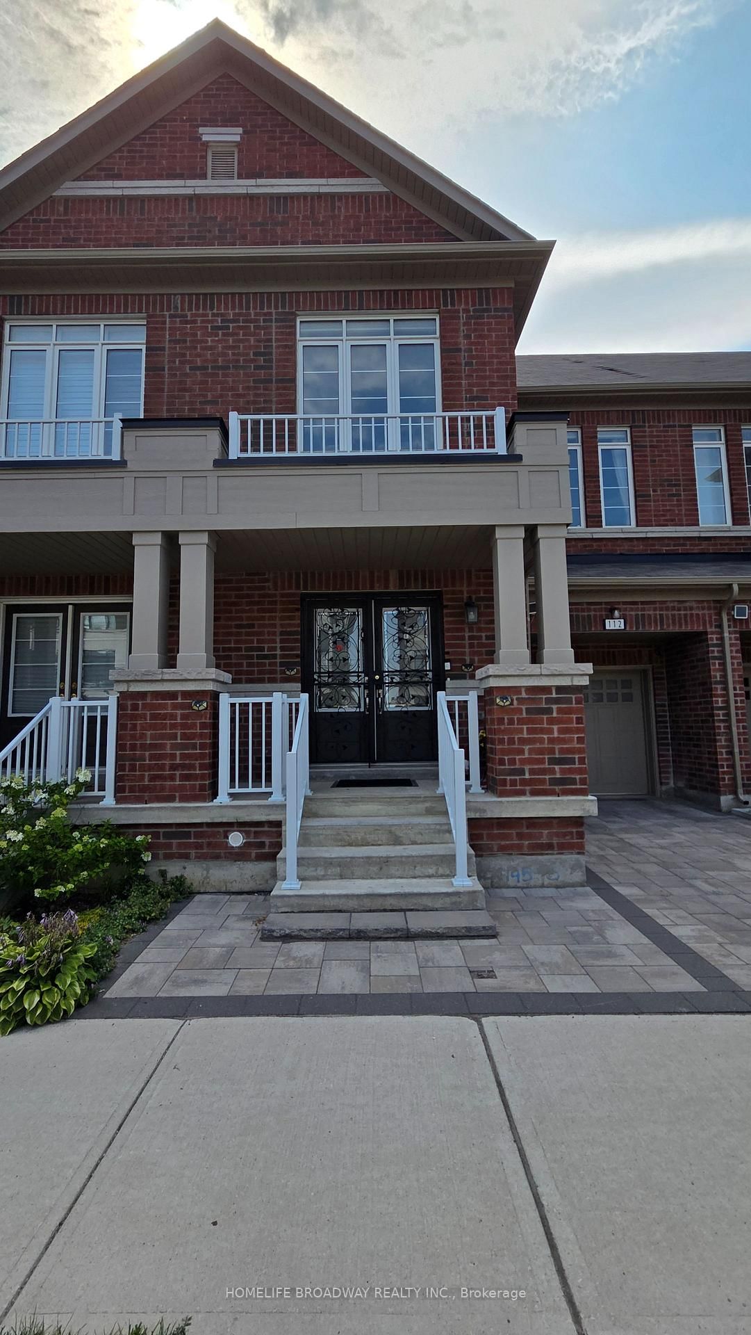 112 Ness Drive • Richmond Hill, ON photo 2